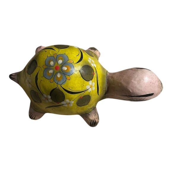 Vintage paper mache folk art turtle with floral accents. Signed. Unique decor - Picture 2 of 16